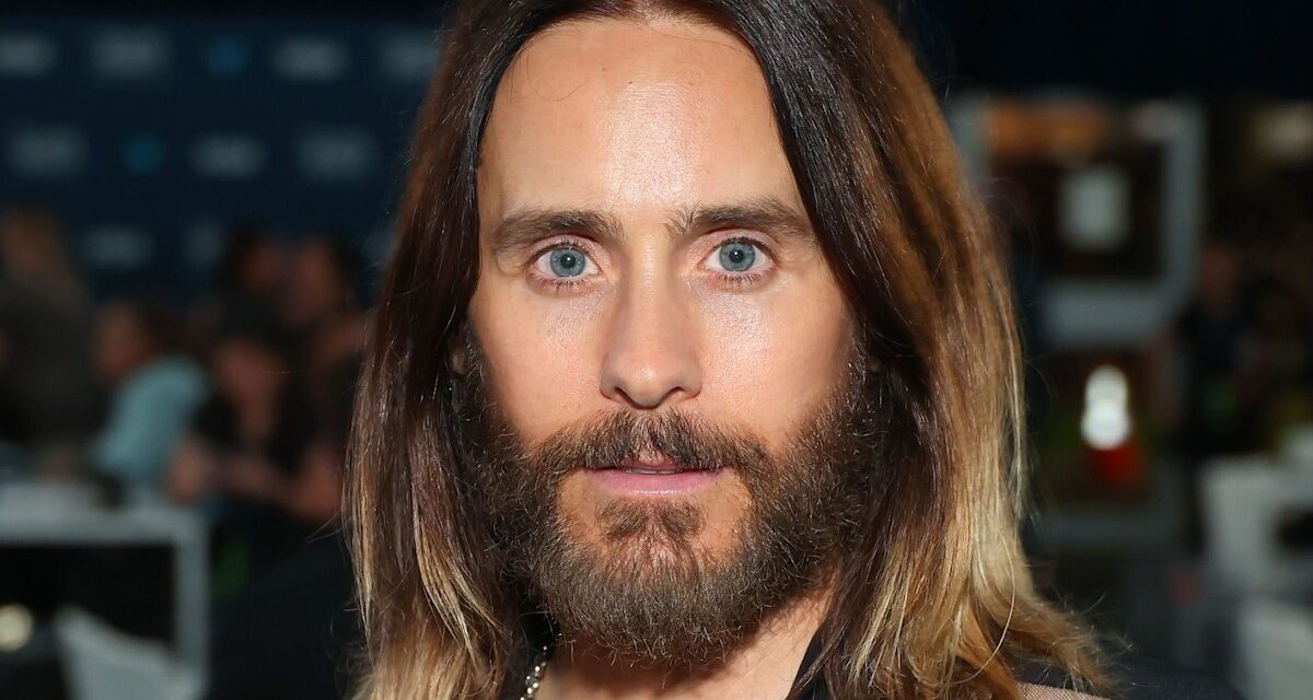Jared Leto «expressément» nie les allégations d&rsquo;inconduite sexuelle au milieu du rapport de bombe