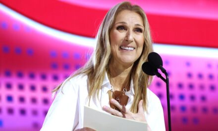 Celine Dion montre des jambes sans fin en mini-robe à paillettes en nouvelle photo emblématique