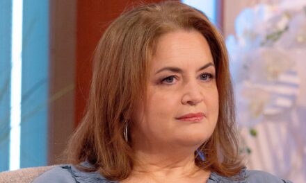 Les bouleversements de la maison de Ruth Jones au milieu de la séparation des chocs du mari David Peet