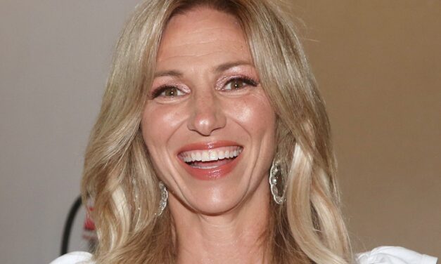 Debbie Gibson partage une mise à jour sincère depuis son lit d&rsquo;hôpital