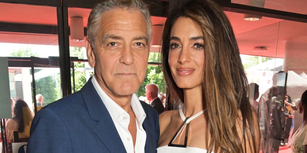 Amal Clooney vient de porter la robe de mariée de la jambe de l&rsquo;été 2025