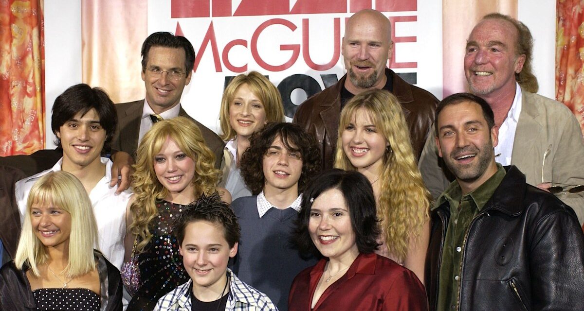 La star de Lizzie McGuire a l&rsquo;air méconnaissable alors qu&rsquo;elle célèbre les étapes majeures