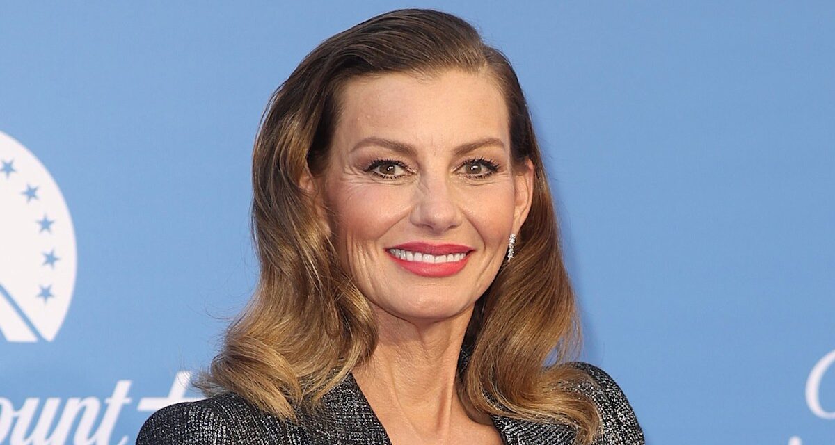 Faith Hill fait la première apparition publique dans des mois à côté de la plus jeune fille la plus jeune fille avec Tim McGraw – Photos