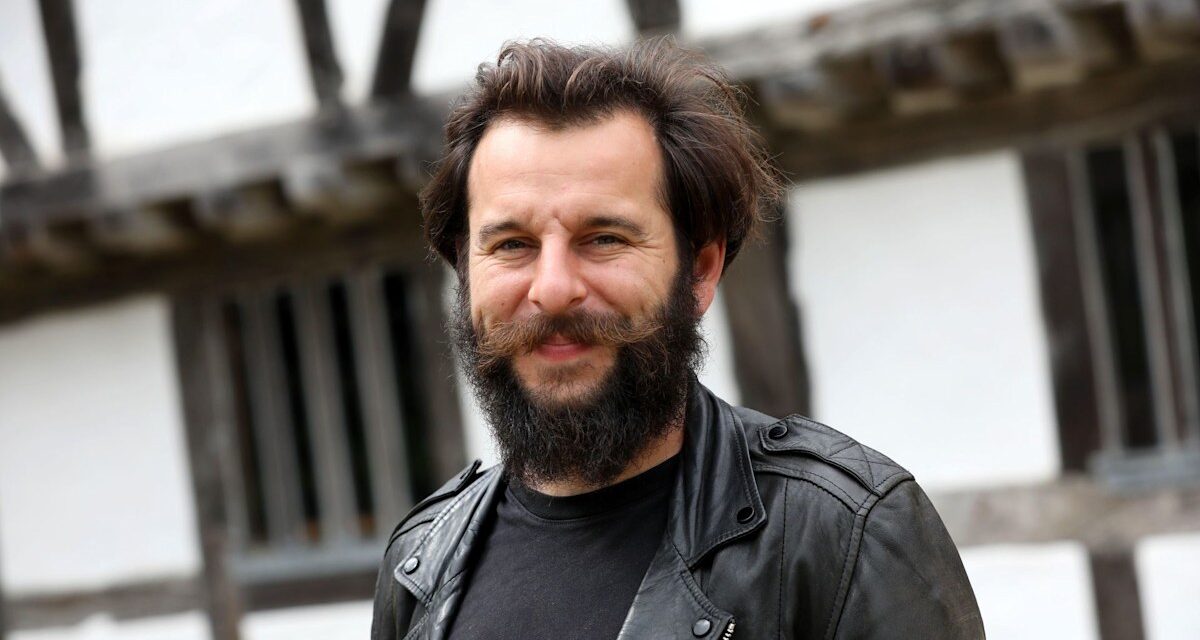 Le Dominic Chinea de l&rsquo;atelier de réparation présente des excuses au milieu du projet «  secret  » loin du spectacle de la BBC