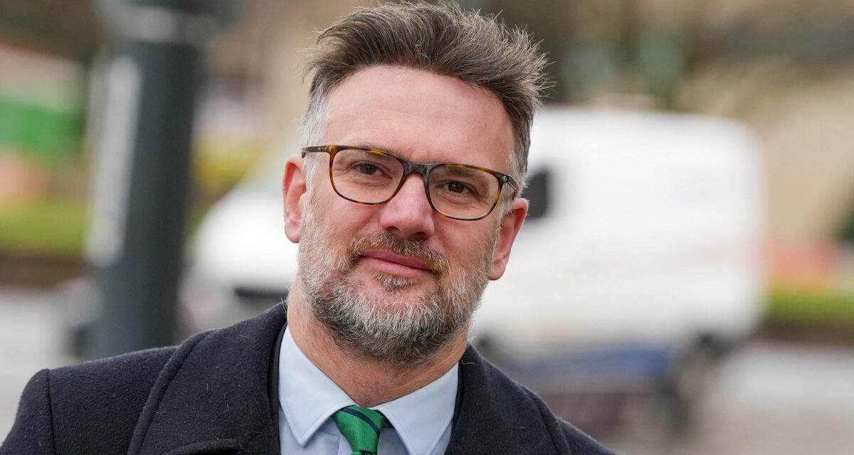 La star des antiquités de la route Charles Hanson a répondu après que les fans ont émis la même demande