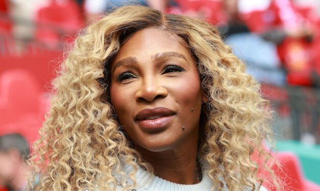 Serena Williams présente un corps post-bébé incroyable dans un tournage de maillot de bain grésillant