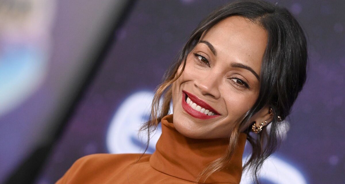 Zoe Saldaña s&rsquo;ouvre sur la perte de parents à un jeune âge dans un message émotionnel