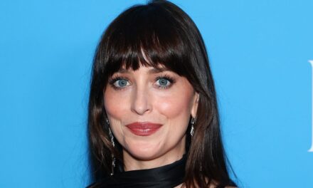 Dakota Johnson s&rsquo;exprime sur le drapeau rouge de rencontres – voici ce qu&rsquo;elle a dit