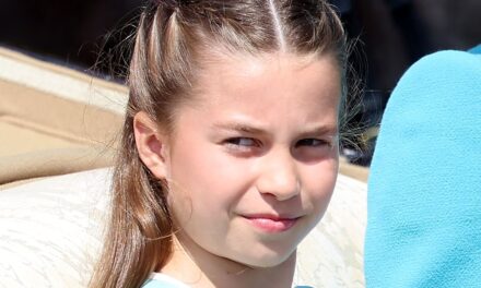 Le clin d&rsquo;œil sincère de la princesse Charlotte à «Gan Gan» la reine Elizabeth II à Trooping 2025