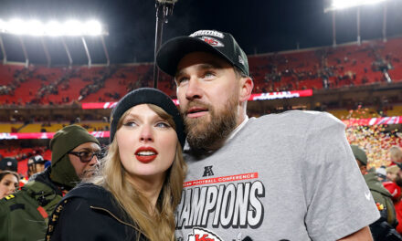 Taylor Swift a fait pleurer alors qu&rsquo;elle détaille tomber amoureuse de Travis Kelce