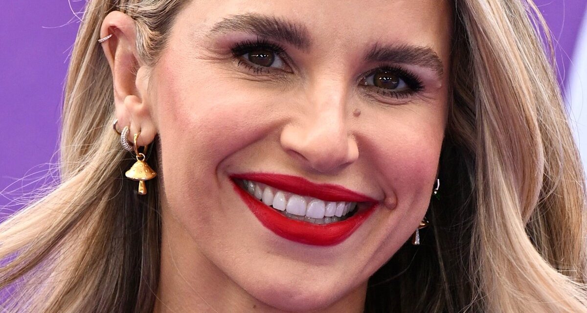 Vogue Williams portait le maillot de bain le plus à la mode de 2025 – alors qu&rsquo;elle en vacances sans son mari