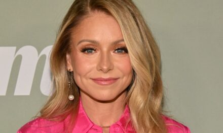Le changement de régime réticent de Kelly Ripa qui a totalement transformé son physique