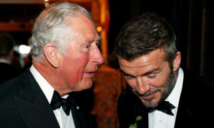 «  Émotionnel  » David Beckham rompt le silence en recevant enfin la chevalerie