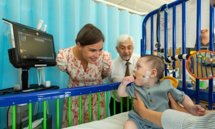 Sophie Winkleman fait une visite de déménagement à l&rsquo;hôpital soutenu par la princesse de Galles – Photos