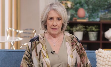 La star de Downton Abbey Phyllis Logan révèle une surprise majeure en mariage avec un mari célèbre