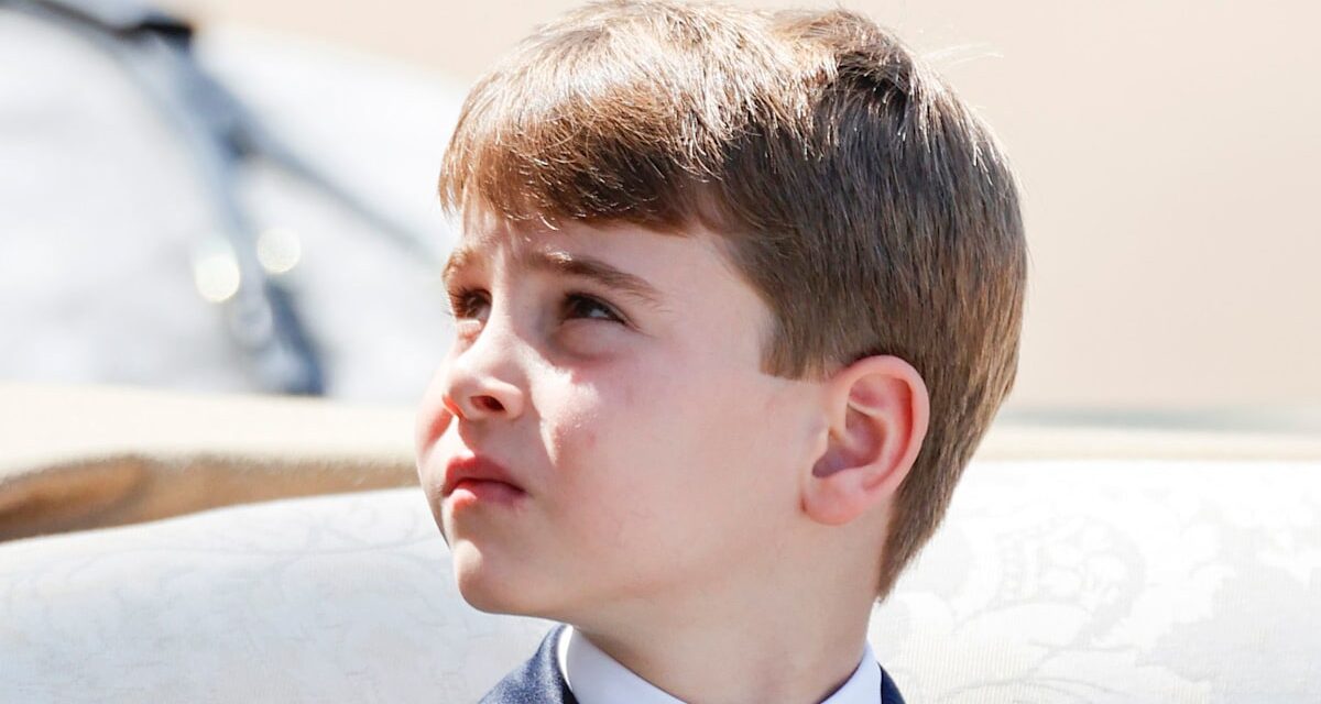 Le prince Louis regarde fièrement le papa William en photo personnelle