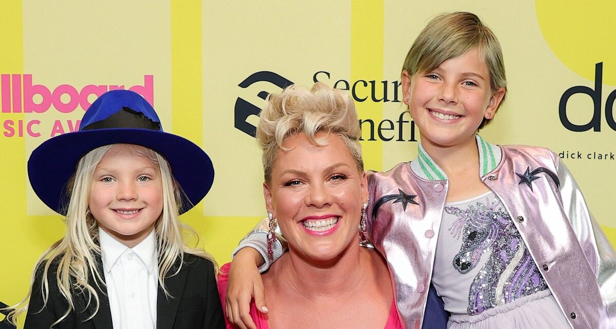 Les enfants de Pink Willow et Jameson échangent leurs styles distincts sur de nouvelles photos de papa Carey Hart