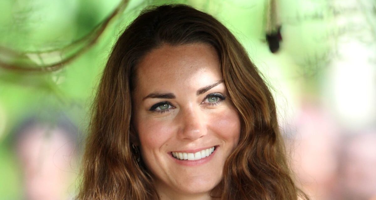 La robe de chaleur sans bretelles de Kate Middleton, elle serait interdite de porter aujourd&rsquo;hui