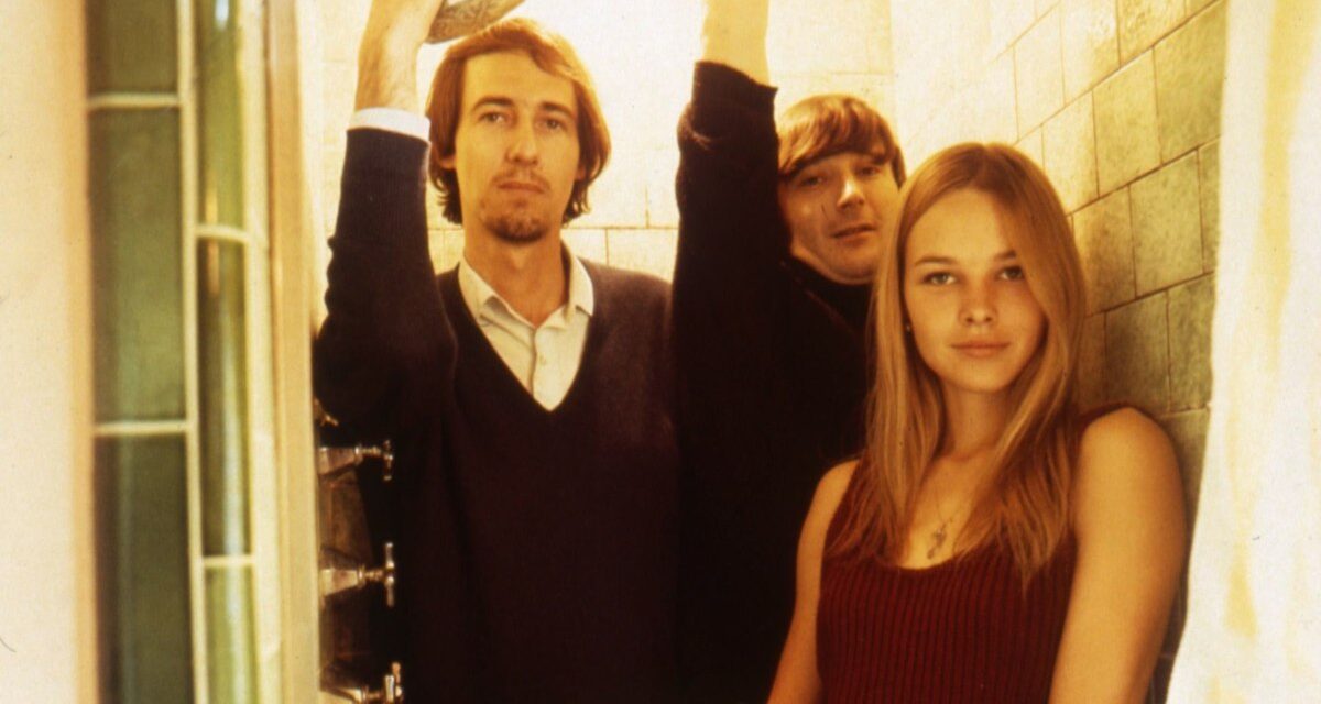 Revisiter le passé scandaleux de Michelle Phillips alors qu&rsquo;elle fait une apparence rare à 81