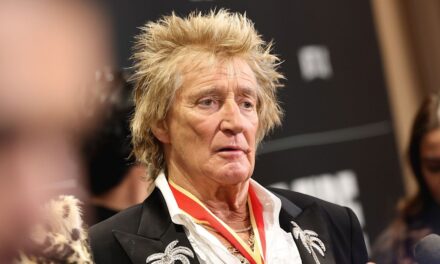 Rod Stewart fait une annonce déchirante au milieu des problèmes de santé: «  Je suis vraiment désolé  »