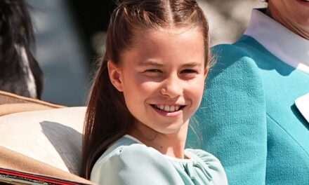 La princesse Charlotte fait ses débuts le plus longtemps, les cheveux de la taille de la taille à Troping the Color 2025