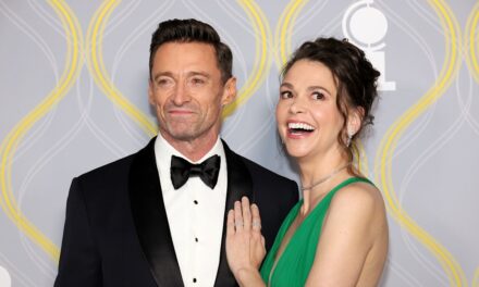 La co-star de Sutton Foster a son mot à dire sur sa romance avec Hugh Jackman