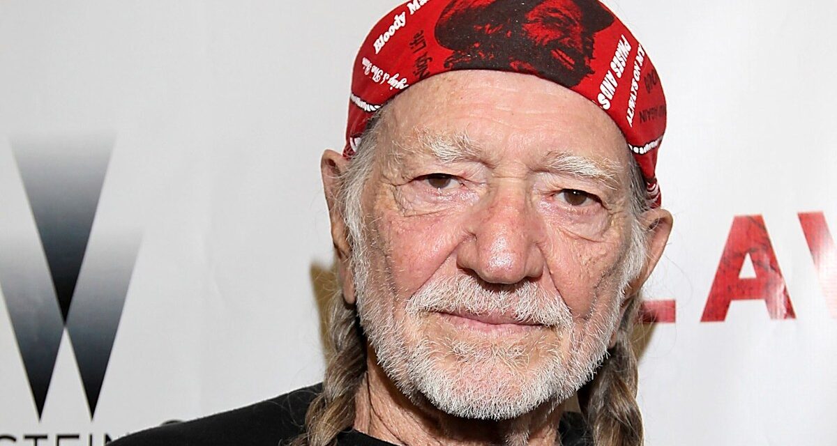 Willie Nelson, 92 ans, fait une révélation surprenante alors qu&rsquo;il discute de la santé actuelle