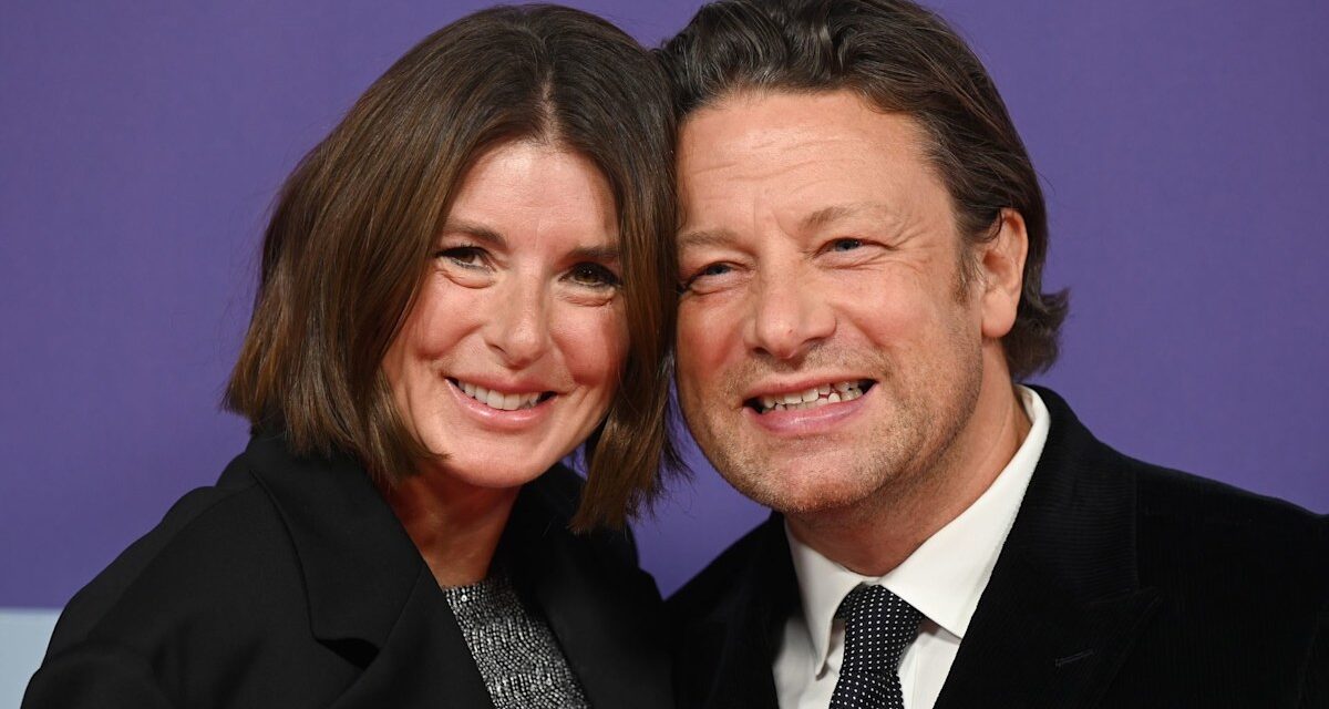 Jools Oliver partage une photo rare de la rivière de son fils «Icône de style» – et il a l&rsquo;air tellement adulte