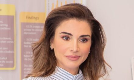 La reine Rania divise les fans royaux avec un haut découpé inattendu