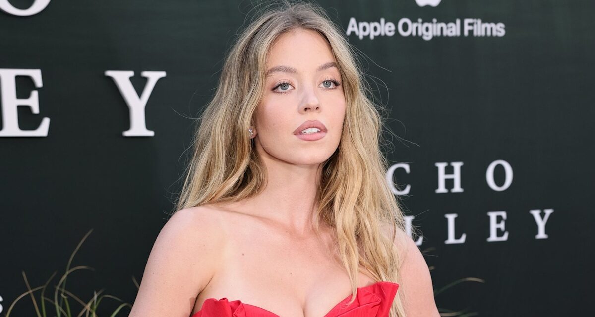 Le maillot de bain plongeant de Cowgirl-Core de Sydney Sweeney devrait être une tendance majeure SS25