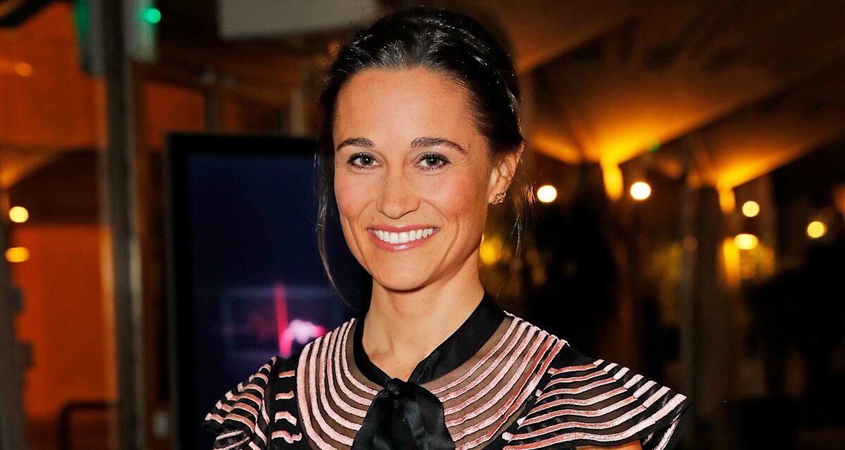 Salle de yoga zen de Pippa Middleton avec une vue révélée