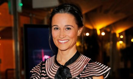 Salle de yoga zen de Pippa Middleton avec une vue révélée