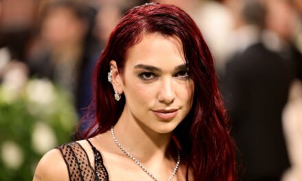 Le dernier détail de beauté de Dua Lipa fait zoomer tout le monde