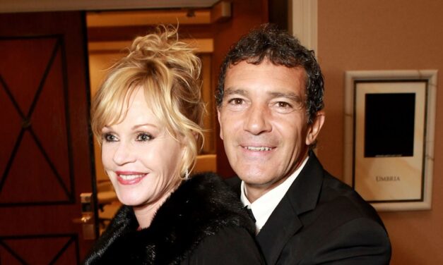 La fille de Melanie Griffith et Antonio Banderas se dirige vers les projecteurs en photo rare