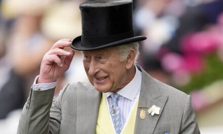 Le roi Charles rayonne alors qu&rsquo;il est rejoint par la reine Camilla et la princesse Eugénie le dernier jour de Royal Ascot