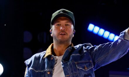 Le remplacement de Luke Bryan brise le silence alors que Star se retire des spectacles en raison de la «maladie continue»