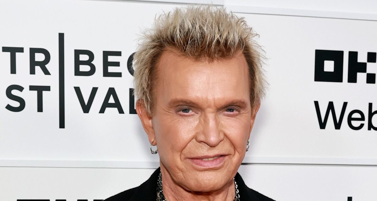 Rencontrez les trois enfants de Billy Idol, dont un qu&rsquo;il a trouvé dans la soixantaine avec un test d&rsquo;ADN