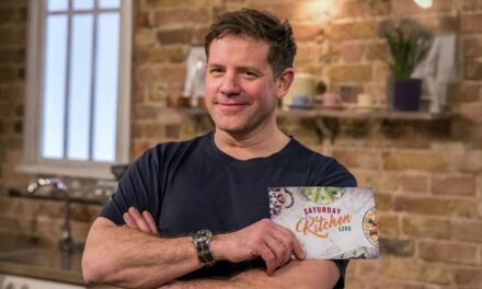 Matt Tebbutt de samedi Kitchen a quitté le visage rouge alors qu&rsquo;il est exposé par Guest Live à l&rsquo;air