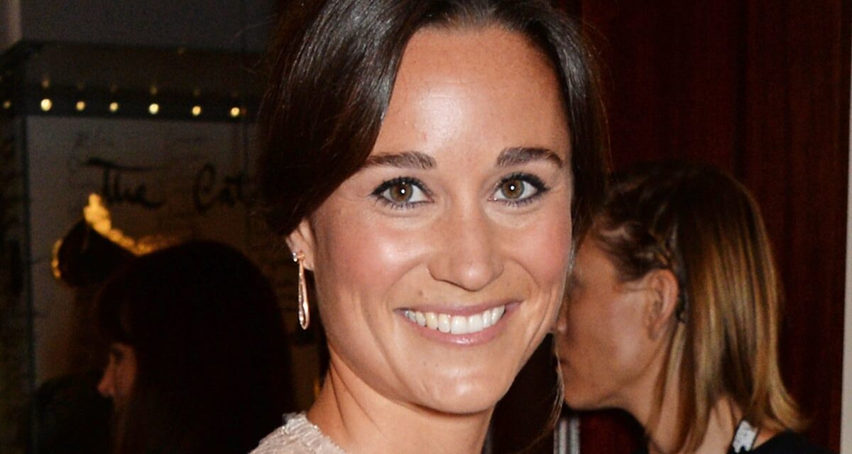 Pippa Middleton pourrait être une fille de liaison dans la robe invitée de mariage en or au-dessus du genou