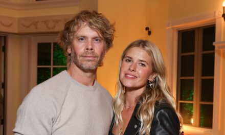 La femme d&rsquo;Eric Christian Olsen partage un nouveau look au 4ème bébé dans la mise à jour de la famille «sauvage»