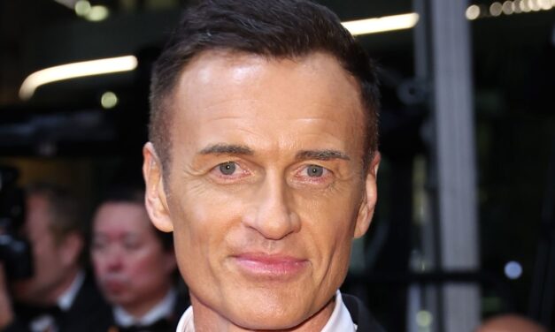 La famille de Julian McMahon brise le silence après la mort déchirante