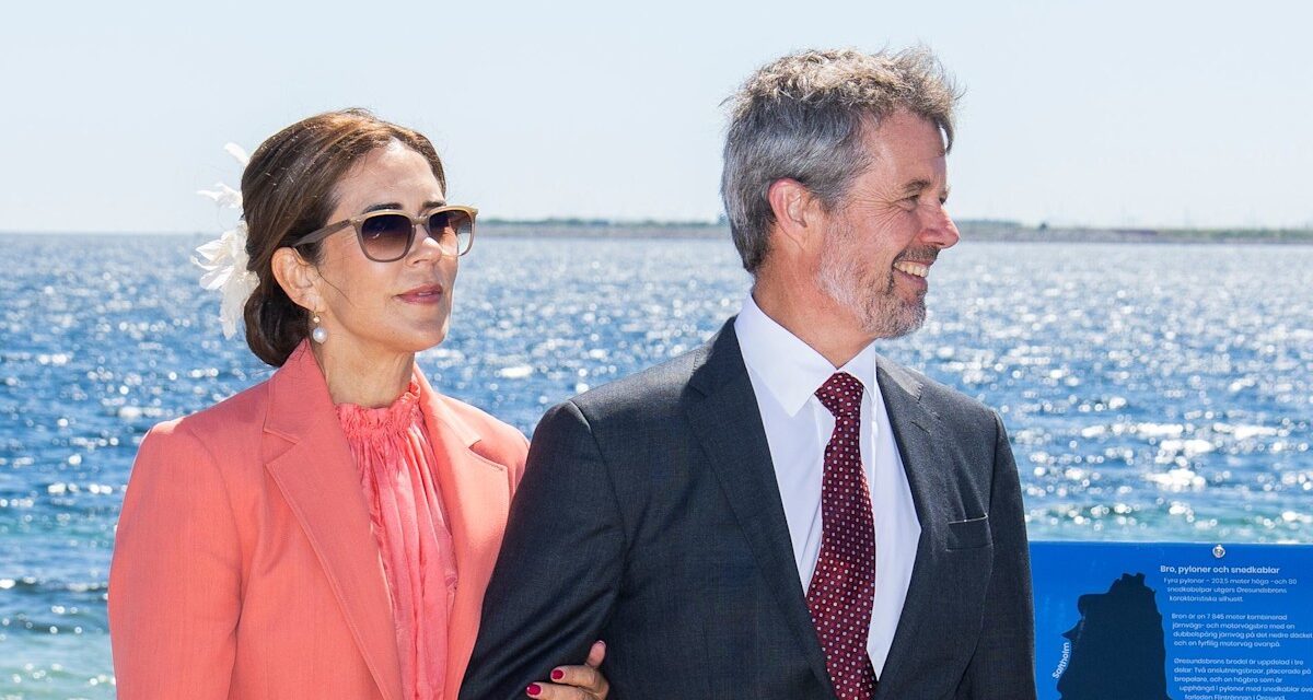 La reine Mary et le roi Frederik ont ​​salué avec des câlins et des baisers pendant les retrouvailles spéciales
