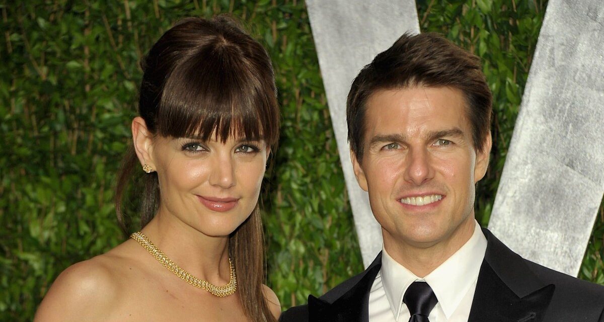 Katie Holmes envoie les fans sauvages alors qu&rsquo;elle jette le soutien derrière l&rsquo;ex Tom Cruise
