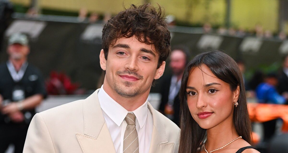 La petite amie de Charles Leclerc a l&rsquo;air incroyable dans la robe Old Hollywood avec des détails transparents