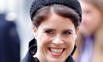 La princesse Eugenie donne à la robe invitée de mariage ajustée un nouveau souffle