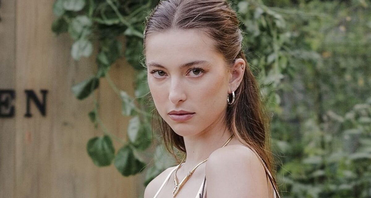 Live: Eve Jobs épouse Harry Charles dans le mariage de 5 millions de livres sterling en tant que ville de Cotswolds dans «Lockdown»