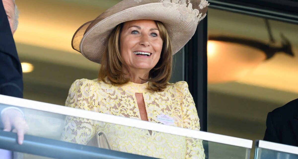 M&S a une robe en dentelle jaune à code à code Middleton Carole pour que vous puissiez recréer son look de port d&rsquo;occasion pour moins