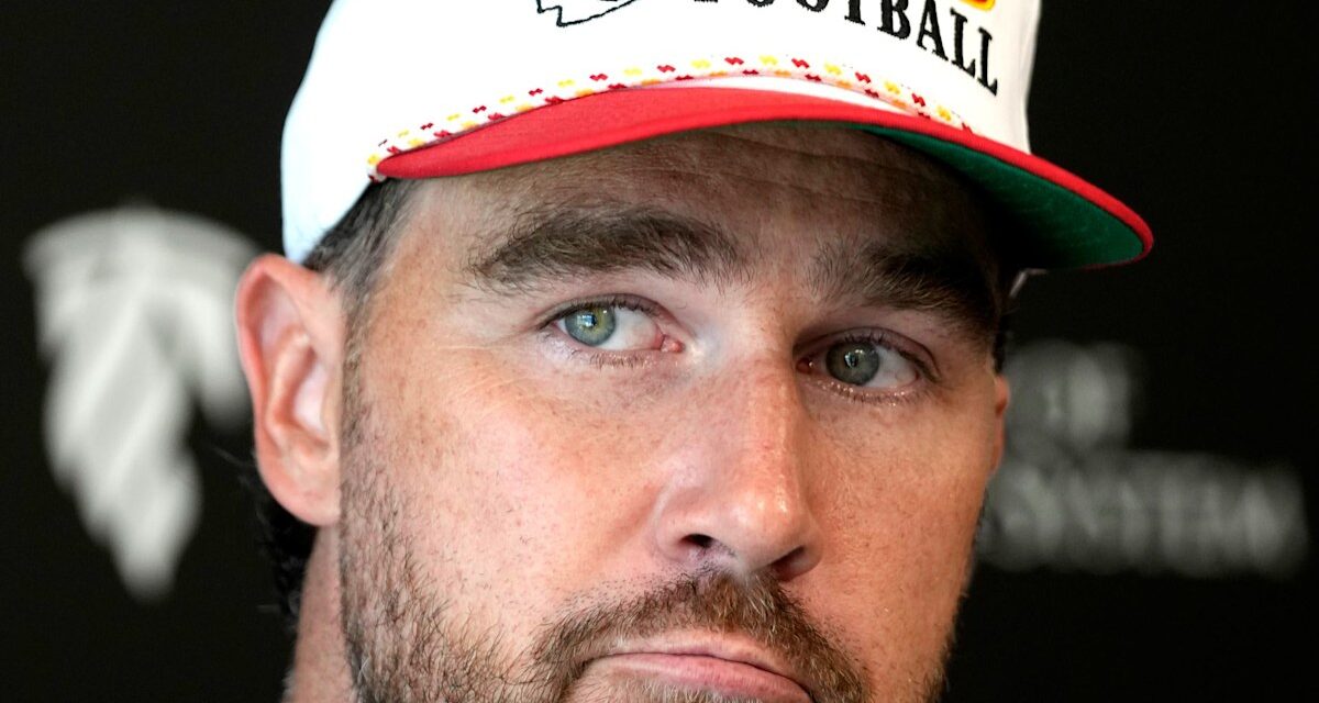 Le nouveau look de Travis Kelce fait parler les fans après avoir marqué la «fin» d&rsquo;une époque