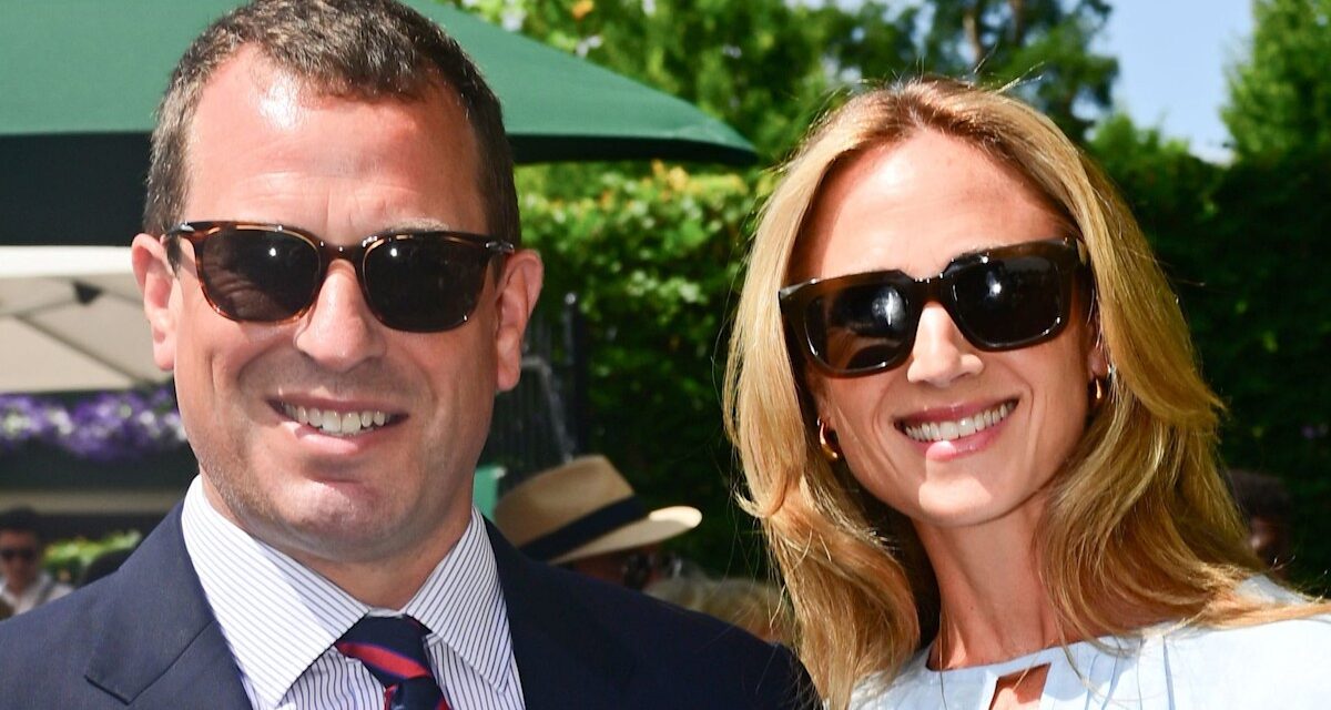 Peter Phillips et sa petite amie Harriet Sperling ont l&rsquo;air aimées alors qu&rsquo;ils rejoignent les étoiles pour le jour 10 de Wimbledon