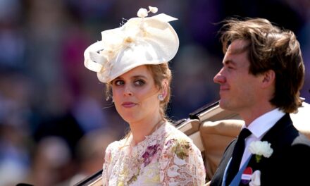 Le mari de la princesse Béatrice, Edoardo, passe sur le jardin du roi Charles